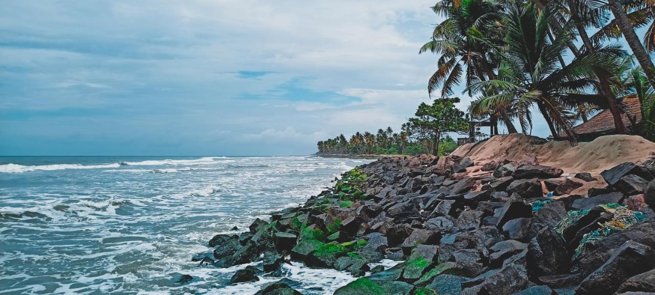 Shore Beach Homestay Turavūr Esterno foto