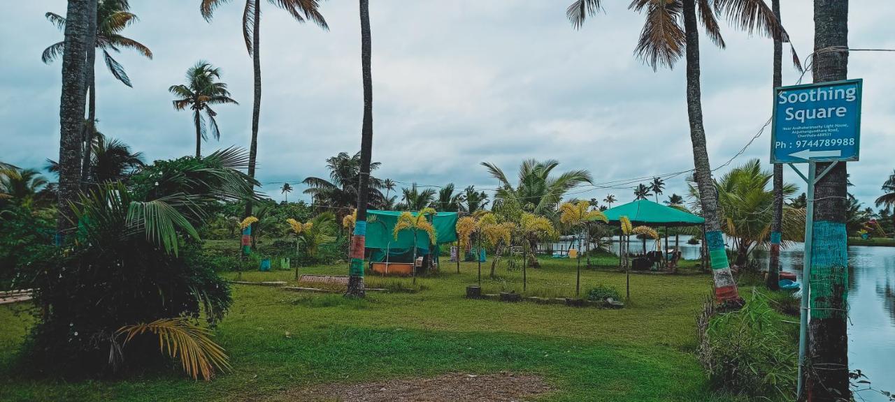 Shore Beach Homestay Turavūr Esterno foto